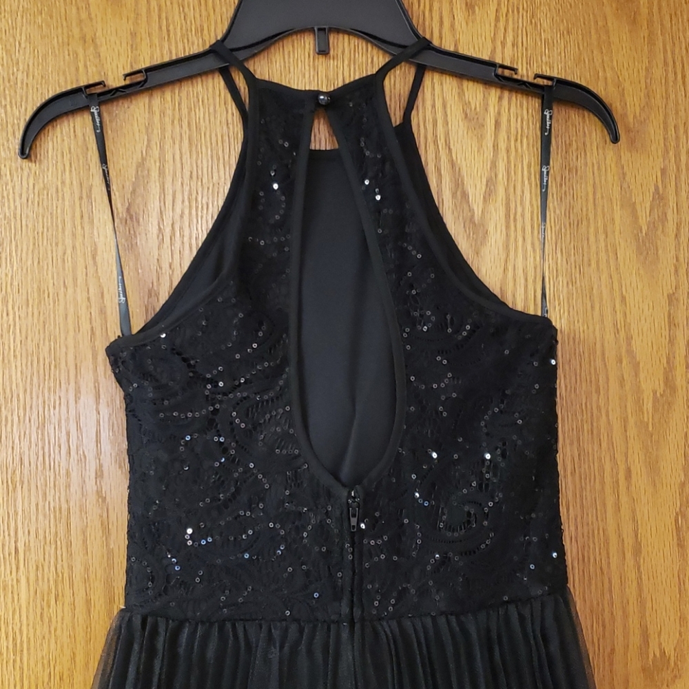 Ittle Black dress. - Picture 3 of 4
